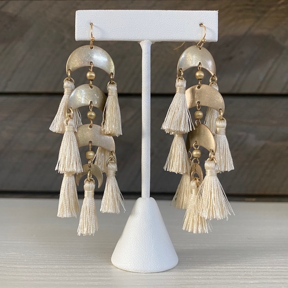 {FREE} Earrings with $100+ Purchase - Picture 3 of 9